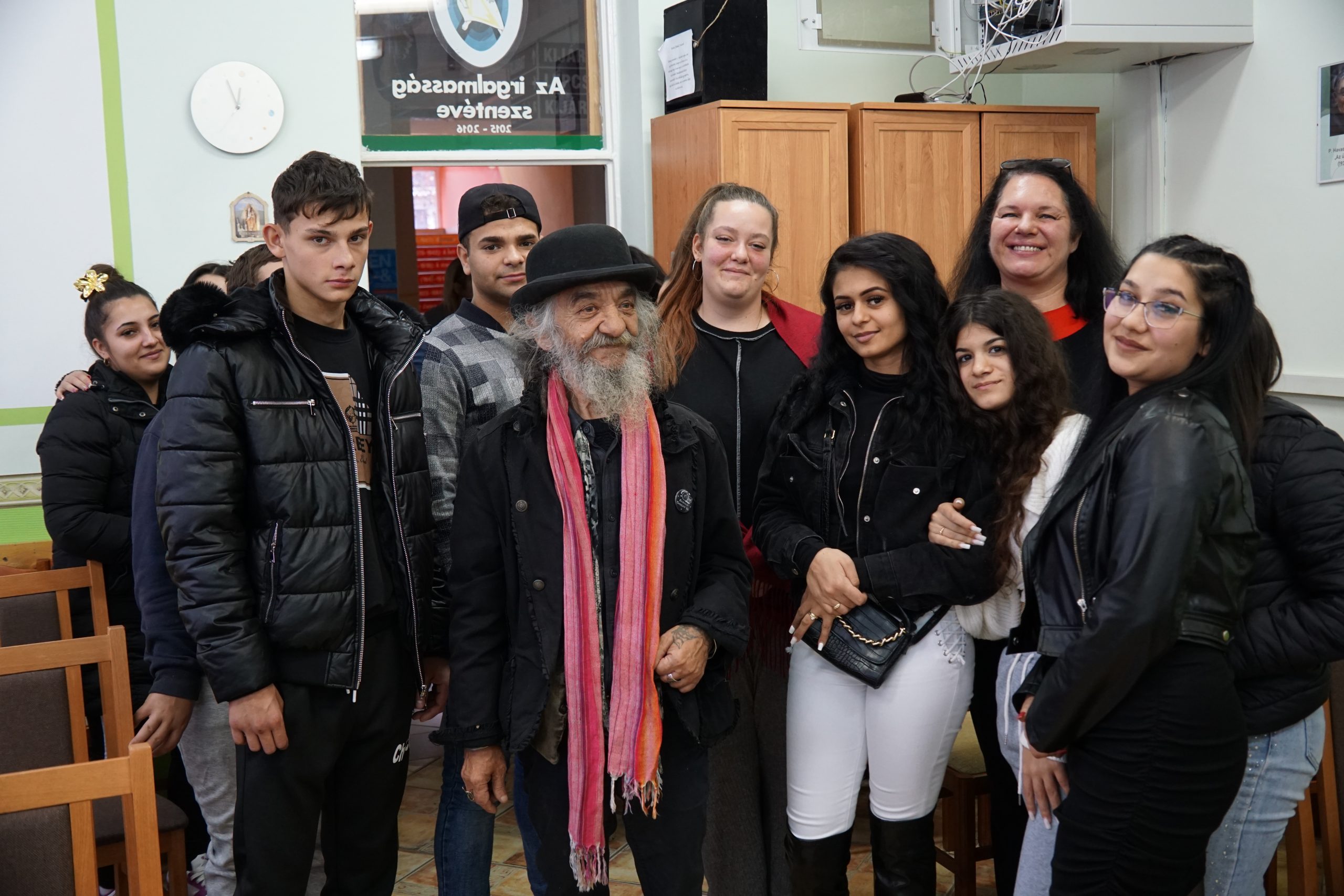 Barcika hazavár: a Don Bosco iskola diákjainak vendége volt Bari Janó festőművész