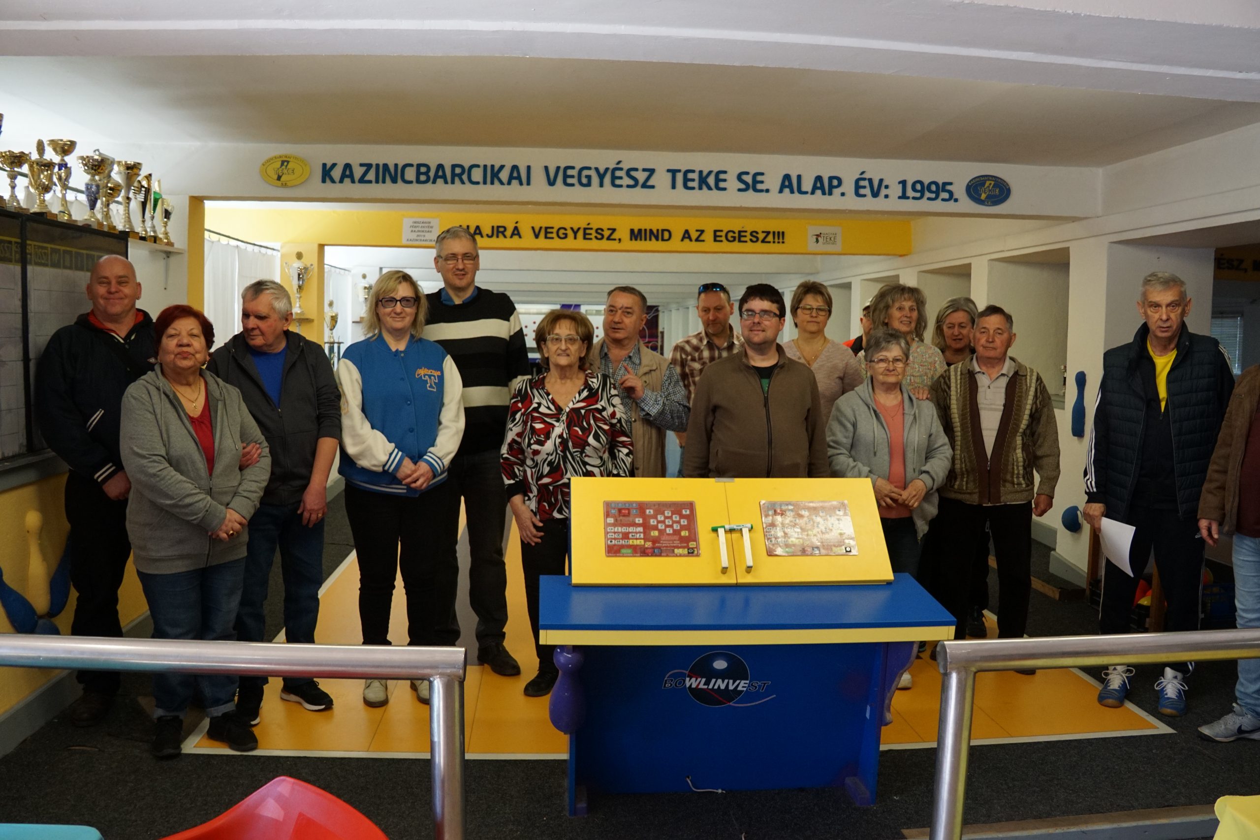 Vakok és gyengénlátók versenyeztek a BorsodChem tekepályáján