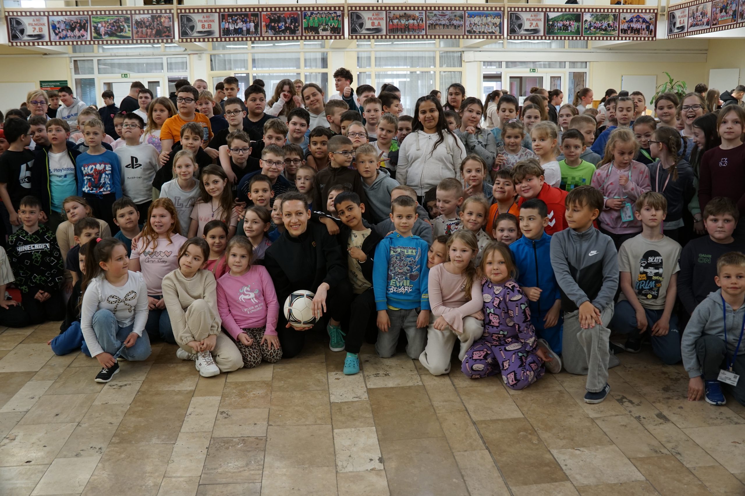 A Barcika hazavár programsorozat vendége volt Szász Kitti,  négyszeres freestyle  világbajnok labdarúgó